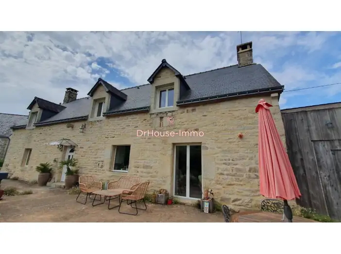 Maison 6 pièces de 162 m² - Guéhenno (56420)