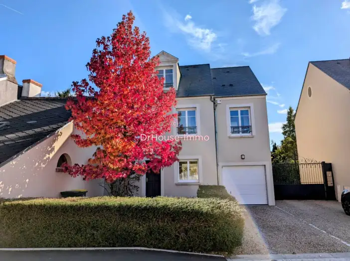 Maison 6 pièces de 170 m² - Orléans (45100)