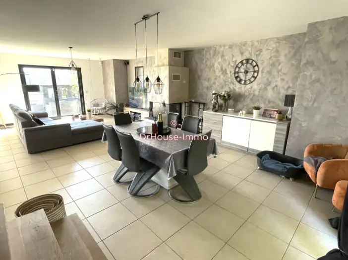 Maison 7 pièces de 245 m² - Lainville-en-Vexin (78440)