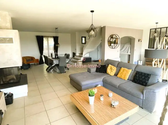 Maison 7 pièces de 245 m² - Lainville-en-Vexin (78440)