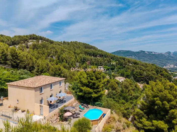 Maison 5 pièces de 111 m² - Le Revest-les-Eaux (83200)