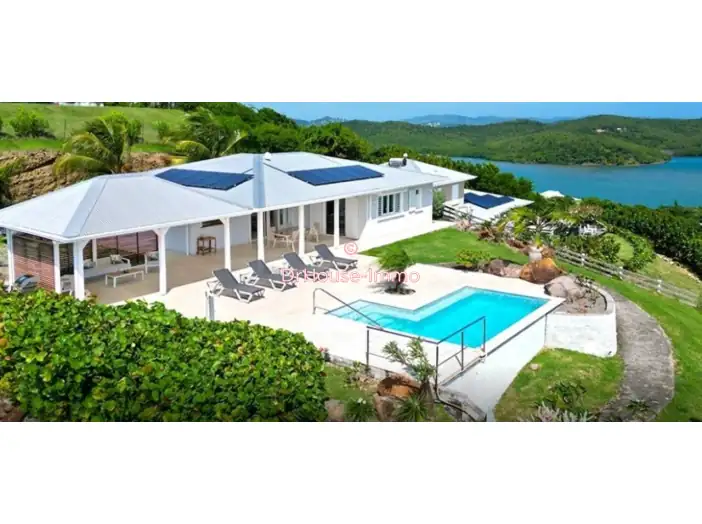 Maison 5 pièces de 136 m² - François (97240)