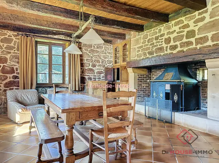 Maison 4 pièces de 114 m² - Hautefort (24390)