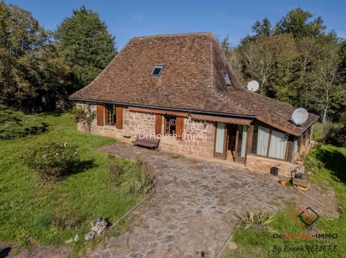 Maison 4 pièces de 114 m² - Hautefort (24390)