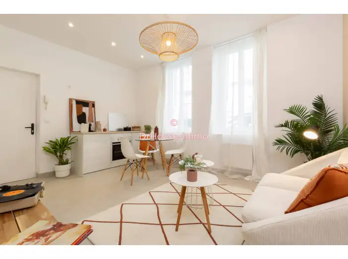 Appartement 2 pièces de 29 m² - Marseille (13008)