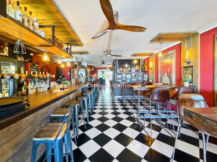 Commerce 1 pièce de 400 m² - Saint-Martin (97150)