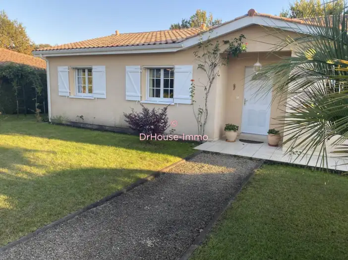 Maison 6 pièces de 135 m² - Saint-Paul-en-Born (40200)