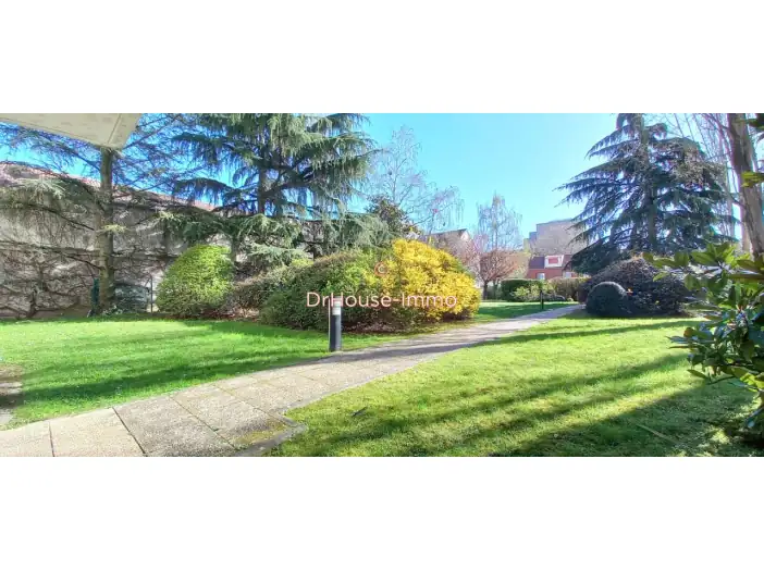 Appartement 5 pièces de 115 m² - Les Lilas (93260)