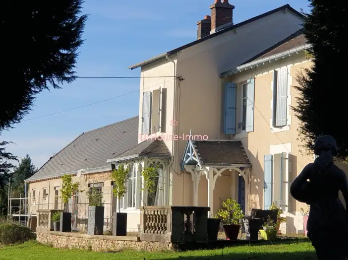 Maison 6 pièces de 240 m² - Saint-Yrieix-la-Perche (87500)