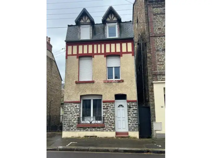 Maison 8 pièces de 140 m² - Condé-en-Normandie (14110)