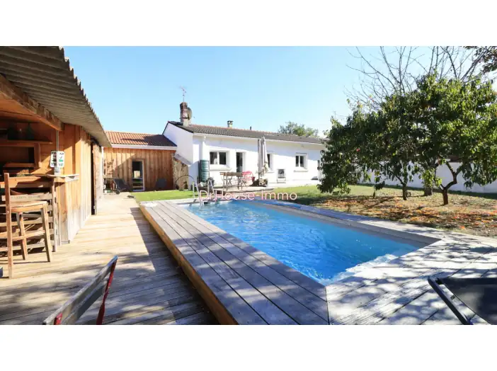 Maison 4 pièces de 131 m² - Blanquefort (33290)