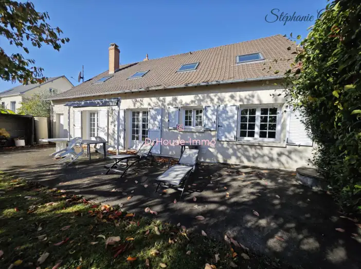 Maison 9 pièces de 200 m² - Saran (45770)