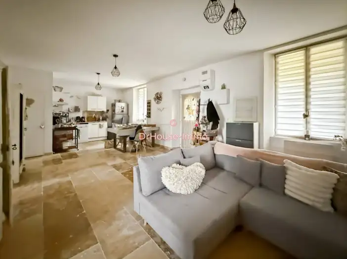 Immeuble 6 pièces de 135 m² - Cavaillon (84300)