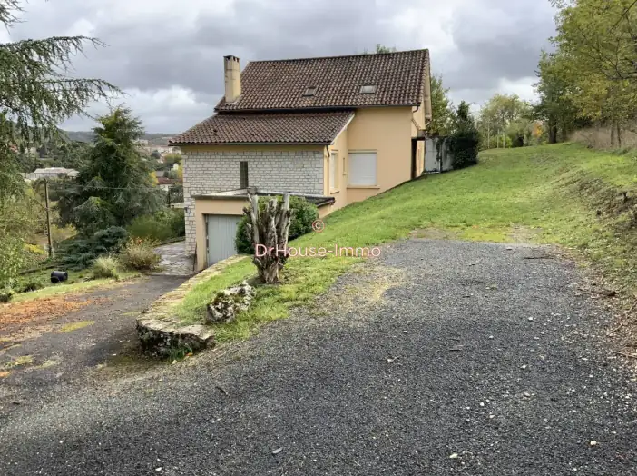 Maison 7 pièces de 154 m² - Cahors (46000)