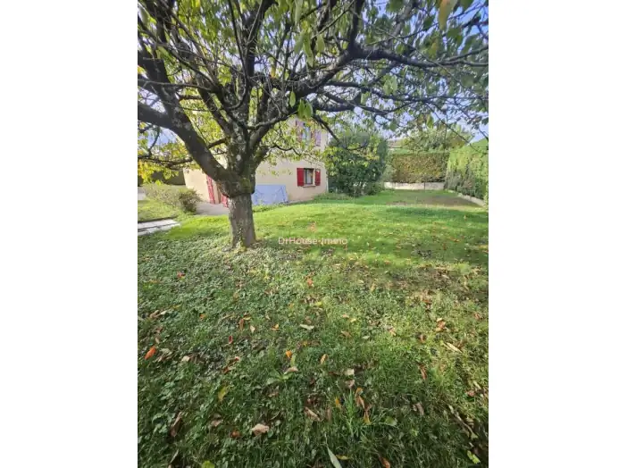 Maison 5 pièces de 109 m² - Genay (69730)