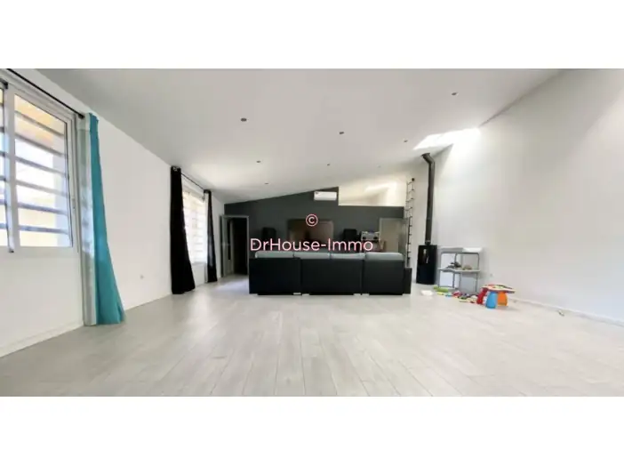Commerce 5 pièces de 130 m² - Marseille (13010)