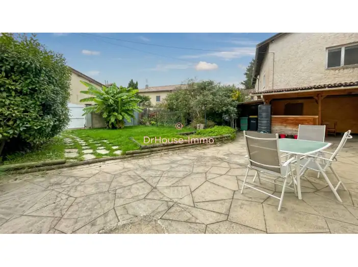 Maison 7 pièces de 200 m² - Fareins (01480)