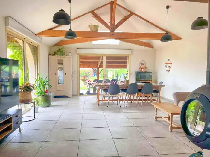 Maison 5 pièces de 135 m² - Oiron (79100)