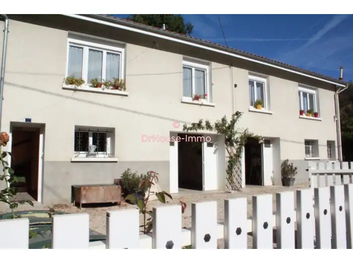 Maison 8 pièces de 135 m² - Chabanais (16150)