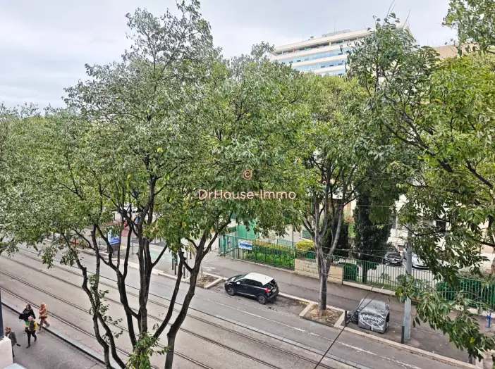 Appartement 3 pièces de 94 m² - Marseille (13005)