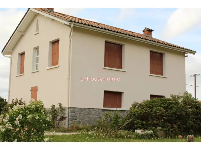 Maison 5 pièces de 72 m² - Chabanais (16150)