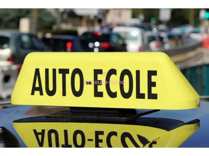 Commerce de 80 m² - Compiègne (60200)