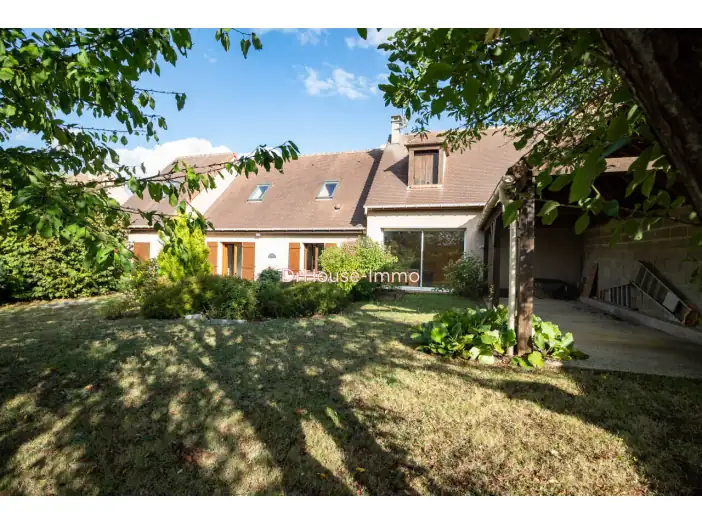 Maison 7 pièces de 170 m² - Thoiry (78770)