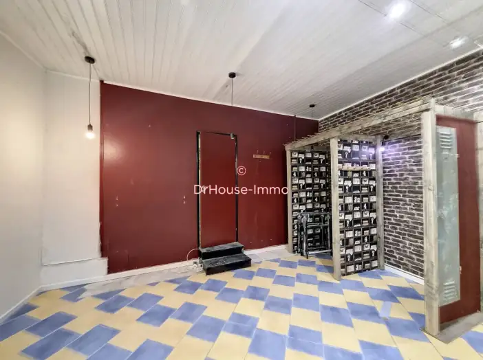 Commerce 2 pièces de 65 m² - Hautmont (59330)