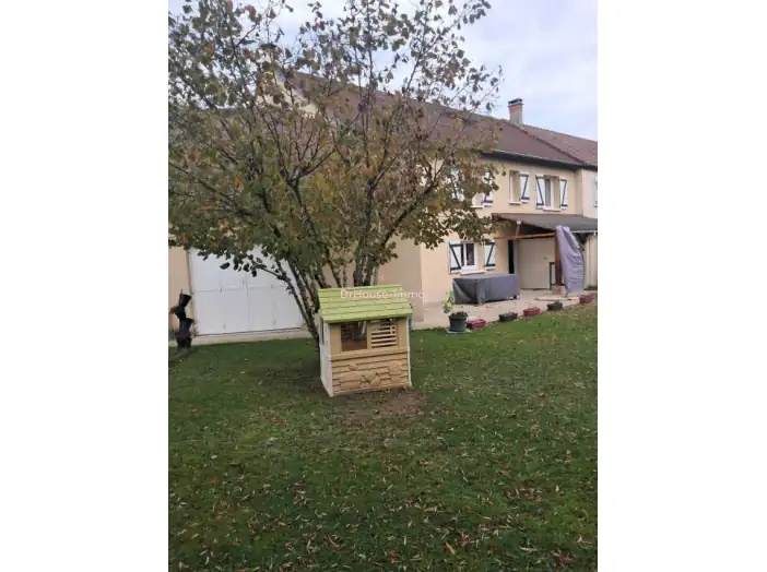 Maison 7 pièces de 200 m² - Ruaudin (72230)