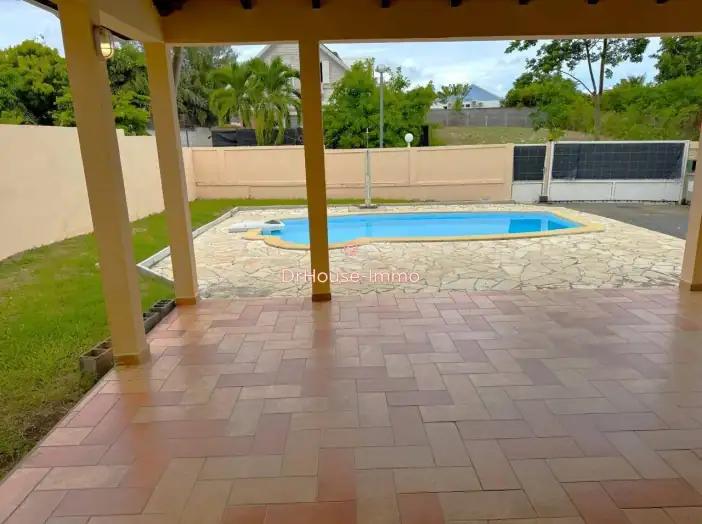 Maison 5 pièces de 110 m² - Saint-François (97118)