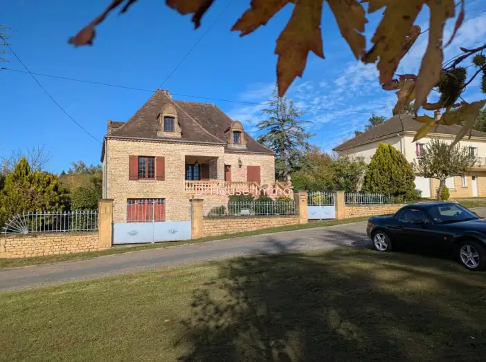 Maison 5 pièces de 154 m² - Villefranche-du-Périgord (24550)