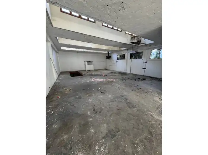 Commerce 1 pièce de 188 m² - Marseille (13005)