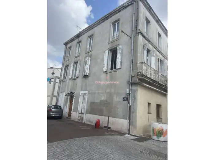 Immeuble 6 pièces de 211 m² - Villeneuve-sur-Lot (47300)