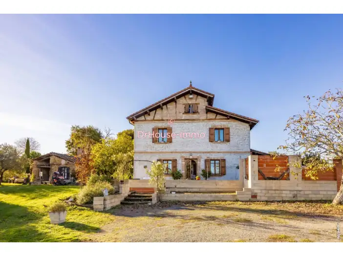 Maison 12 pièces de 260 m² - Puybegon (81390)