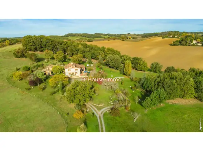 Maison 12 pièces de 260 m² - Puybegon (81390)