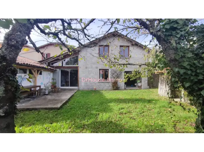 Maison 7 pièces de 160 m² - Grignols (33690)