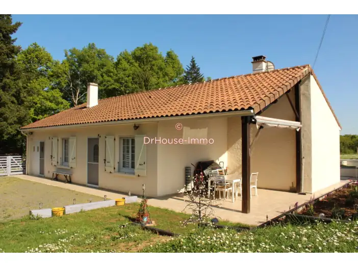 Maison 5 pièces de 92 m² - Exideuil (16150)