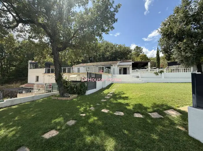 Maison 10 pièces de 279 m² - Saint-Maximin-la-Sainte-Baume (83470)