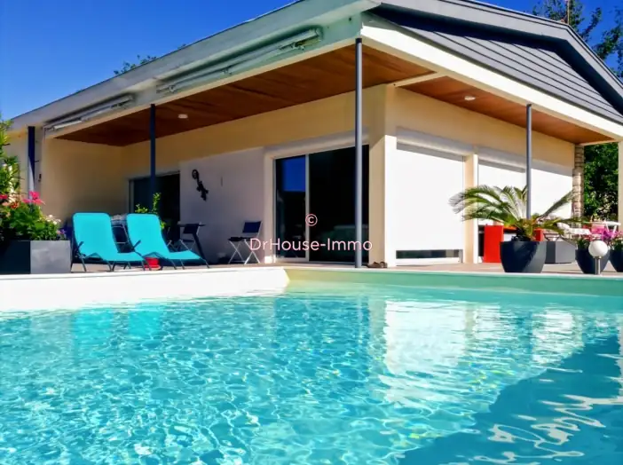 Maison 6 pièces de 185 m² - Oeyreluy (40180)