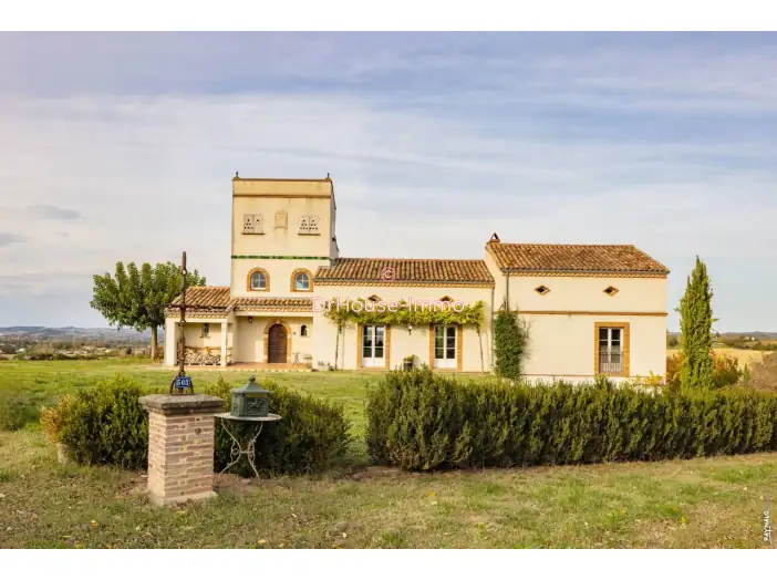 Maison 8 pièces de 278 m² - Massac-Séran (81500)