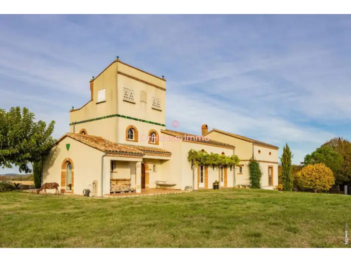 Maison 8 pièces de 278 m² - Massac-Séran (81500)