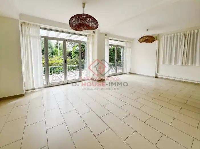 Appartement 3 pièces de 76 m² - Nice (06000)