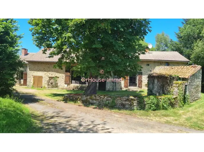 Maison 6 pièces de 162 m² - Saint-Saud-Lacoussière (24470)