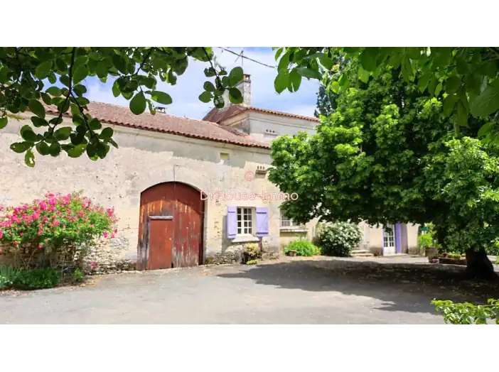 Maison 5 pièces de 134 m² - La Tour-Blanche-Cercles (24320)