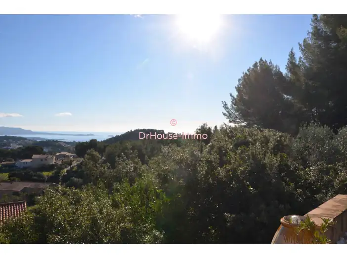 Maison 7 pièces de 176 m² - Bandol (83150)