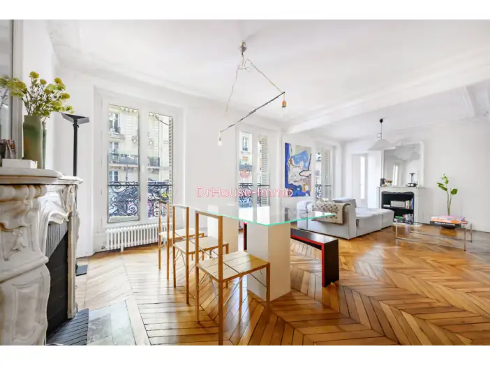 Appartement 3 pièces de 79 m² - Paris (75010)