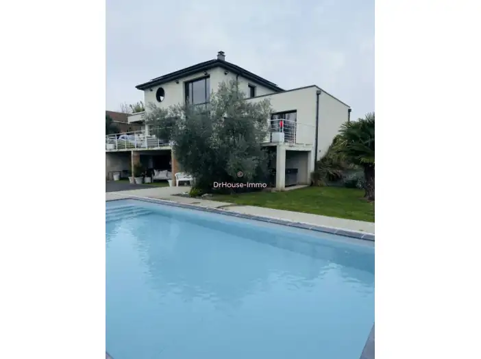 Maison 6 pièces de 178 m² - Bruay-la-Buissière (62700)