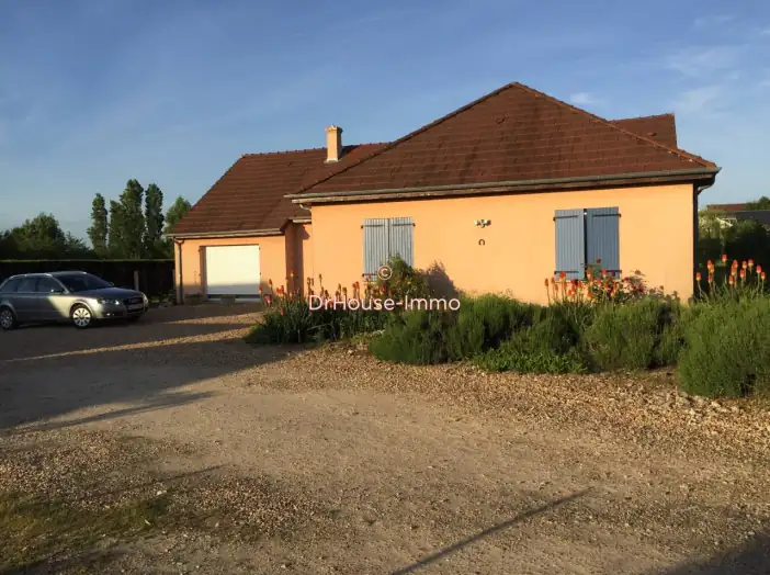 Maison 7 pièces de 155 m² - Saint-Doulchard (18230)