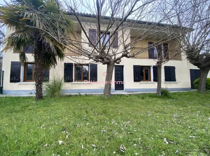 Maison 8 pièces de 260 m² - Issards (09100)