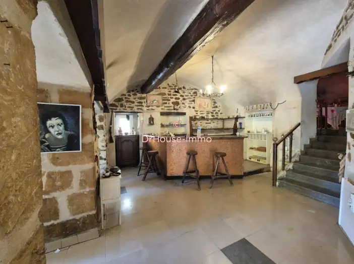 Maison 14 pièces de 360 m² - Tavel (30126)